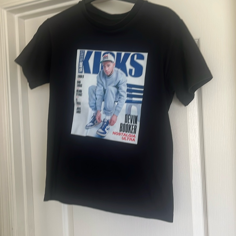 Men’s small Devon Booker T-shirt.